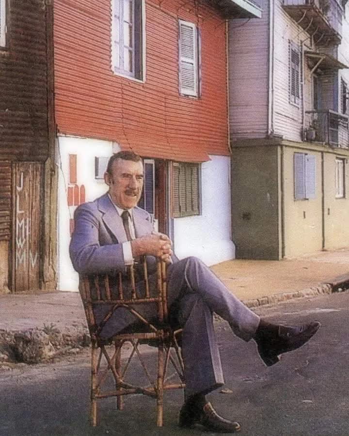 Edmundo Rivero — Edmundo Rivero en La Boca. Buenos Aires s/f.