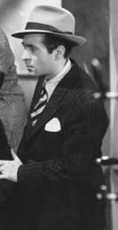 16 de Enero de 1911.
Nace Roberto Quiroga.

Manuel Martins cuyo nombre artístico era Roberto Quiroga nace en Avellaneda el 16 de enero de 1911 y muere el  1 de febrero de 1965, fue un compositor, cantante de tango, guitarrista y actor argentino de amplia trayectoria.