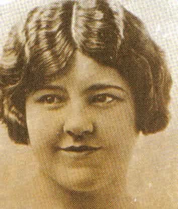 16 de Enero de 1896.
Nace Rosita Quiroga.

Rosa Rodríguez Quiroga de Capiello nace en Buenos Aires el 16 de enero de 1896 y muere el 16 de octubre de 1984, más conocida como Rosita Quiroga, fue la primera cantante arrabalera del tango.