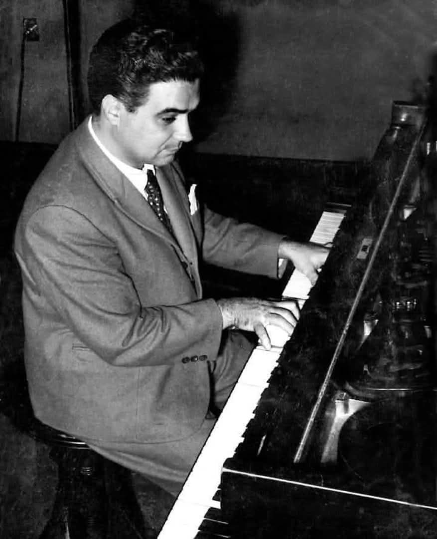 Eduardo Rovira (1925-80), bandoneonista, pianista, arreglador y compositor; creador de cerca de doscientos tangos y alrededor de un centenar de obras de música de cámara.
