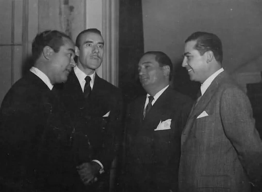 Edmundo Rivero · Alberto Castillo · Antonio Tormo — Alberto Castillo, Edmundo Rivero, Carlo Buti y Antonio Tormo, charlando en los años 50.