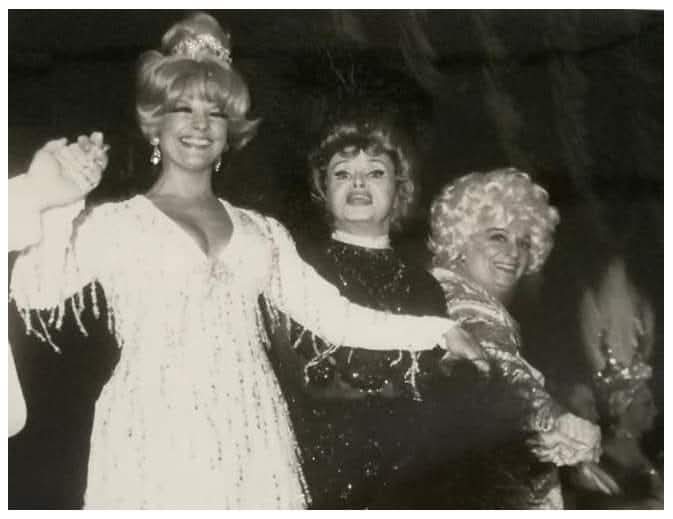 BEATRIZ TAIBO, TITA MERELLO y OLINDA BOZAN 
en "En vivo y al desnudo" (Teatro Astros, 1973)