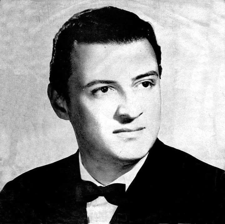Julio Sosa

Nombre real: Sosa Venturini, Julio María
Seudónimo/s: El Varón del Tango
Cantor y poeta
(2 febrero 1926 - 26 noviembre 1964)
Lugar de nacimiento:
Las Piedras (Canelones) Uruguay