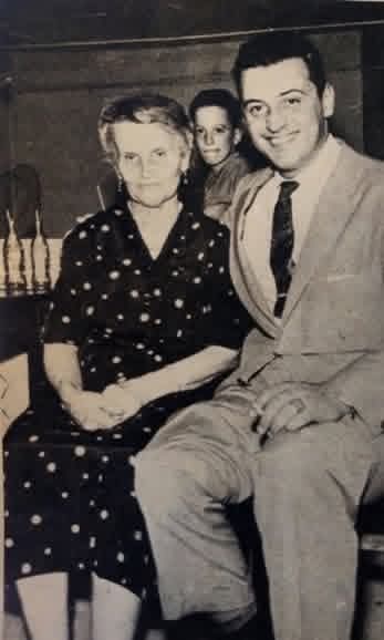 El varon del tango con Ana Maria Venturini, su madre.
