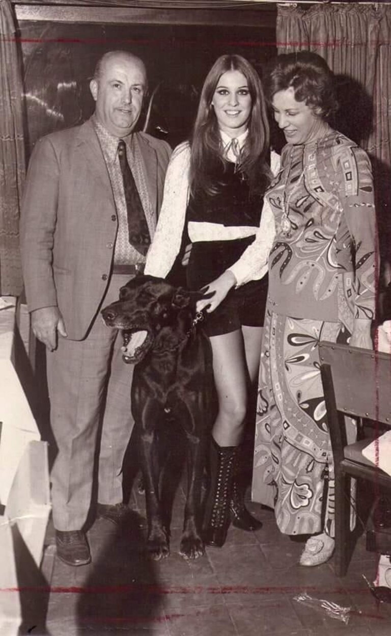 Rosanna Inés Falasca murió en  Don Torcuato, provincia de Buenos Aires, el 20 de febrero de 1983, fue una cantante de tangos argentina.