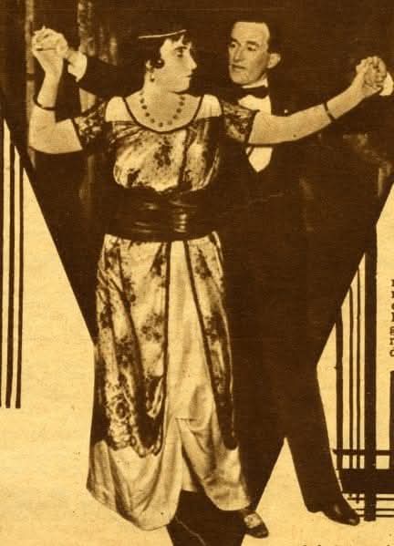 Casimiro Aín
"El lecherito y El vasquito
Bailarín"
(4 marzo 1882 - 17 octubre 1940)

Recibe sus apodos por ser hijo de un vasco lechero, del entonces barrio de La Piedad, donde aprendió a bailar de muy pequeño al compás de los organitos callejeros.