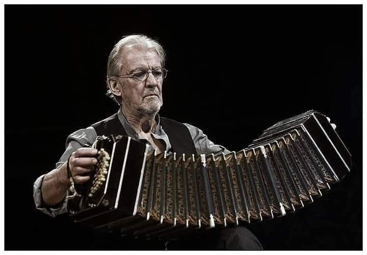 Rodolfo Mederos — Rodolfo Mederos nace en Buenos Aires el 25 de marzo de 1940, es un bandoneonista, director, docente, compositor y arreglador.