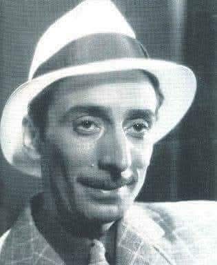 Enrique Santos Discépolo nació en Buenos Aires, el 27 de marzo de 1901 fue un compositor, músico, dramaturgo y cineasta argentino. También era conocido como Discepolín. Su hermano, Armando Discépolo, fue un destacado director teatral y dramaturgo.