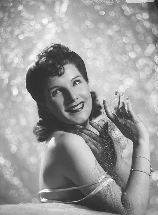 La actriz y cantante rosarina Libertad Lamarque retratada a finales de los años 30 por el fotógrafo polaco Sivul Wilenski, radicado en Argentina desde 1920 hasta su fallecimiento en 1952.