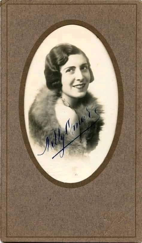 Los hombres que tuve fueron amores pero no me ayudaron. Tampoco quería que me ayudaran. Nunca los quise por la  plata. Mi matrimonio fue un fracaso. Duró lo que un suspiro.
NELLY OMAR