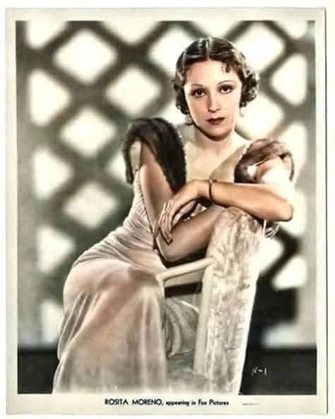 Gardel era una persona muy fina y delicada. Un hombre simpático y muy simple. Personalmente lo conocí en una oficina de la Paramount, vino a saludarme y a partir de ese momento me sentí muy cómoda.
ROSITA MORENO