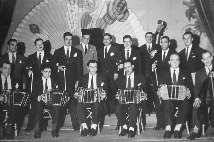 Francisco Fiorentino · Orlando Goñi — La efímera orquesta del pianista Orlando Goñi en 1944. Lo vemos cuarto desde la izquierda (quinto, su vocalista Francisco Fiorentino). Destruido físicamente por su adicción al alcohol y las drogas, Goñi morirá pocos meses después en Montevideo con apenas 31 años de edad.