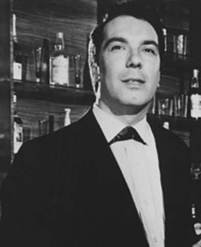 10 de Abril de 2005.
Fallece Jorge Sobral.

Edelmiro Sobredo, conocido como Jorge Sobral nace en La Plata, Buenos Aires el 25 de agosto de 1931 y muere en San Martín, el 10 de abril de 2005,  fue un cantante, autor, director teatral y actor de cine, teatro y televisión argentino.