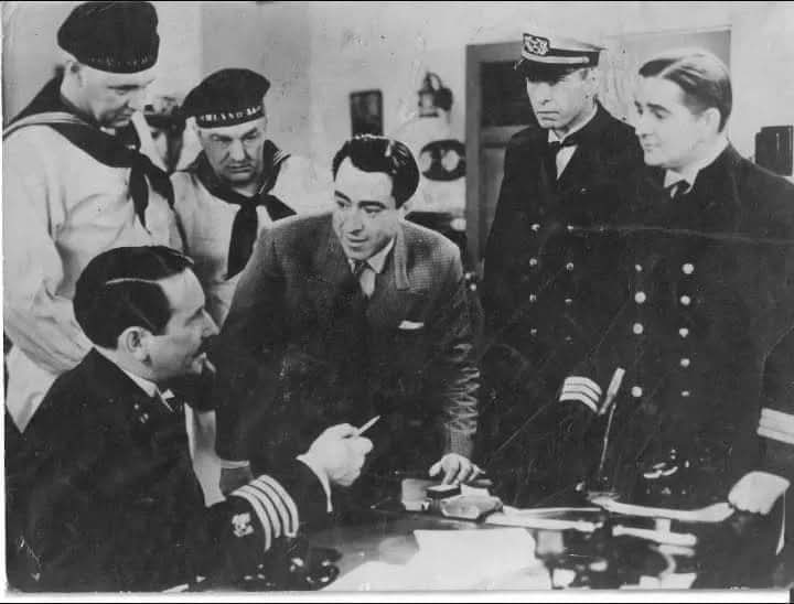 Foto original en papel:

Actor y bailarin Tito Lusiardo junto a Gardel en una escena del film "Tango Bar"  del sello Paramount.