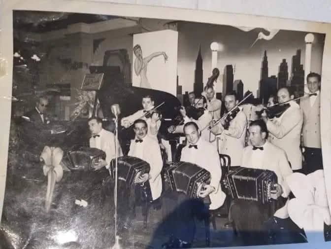 Foto original en papel:

Orquesta de Carlos Di Sarli