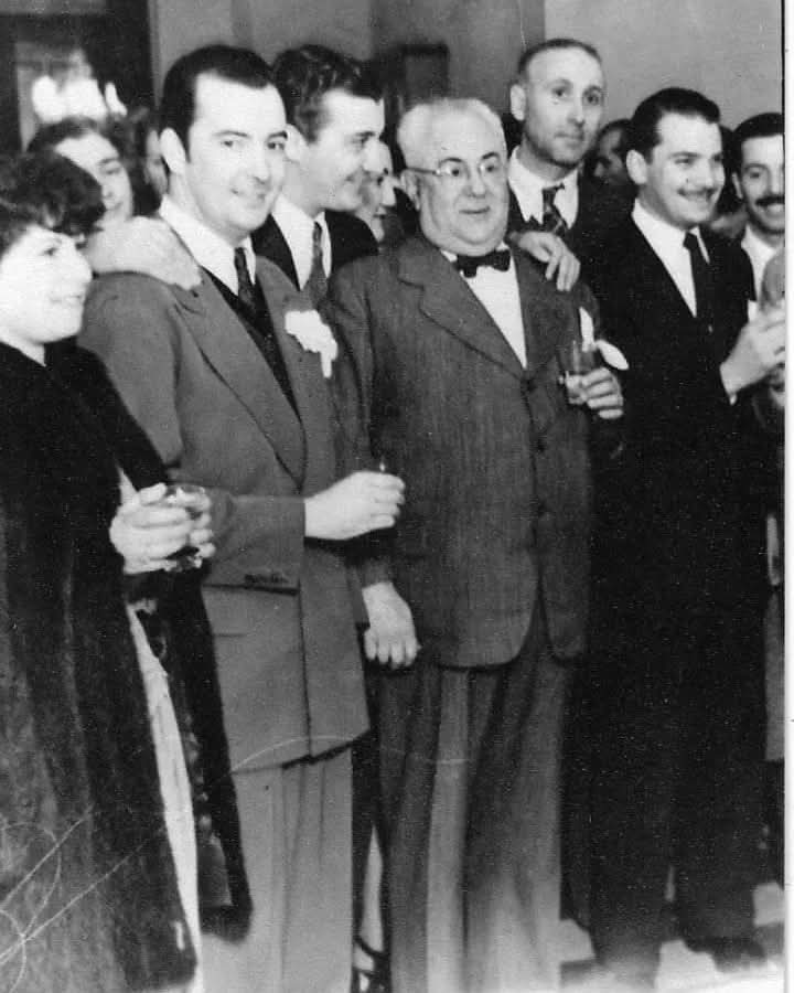José Razzano · Armando Moreno · Julio Martel — Foto original en papel:

Jose Razzano y otros artistas: Julio Martel, Armando Moreno, Carlod Figari entre otros.