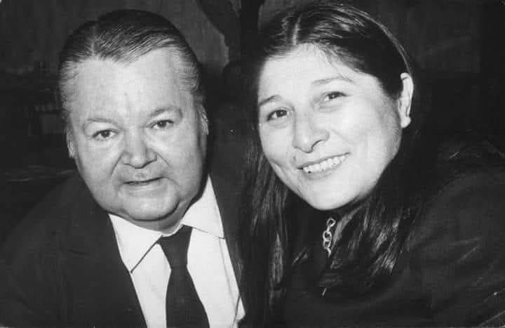 Aníbal Troilo · Mercedes Sosa — Aníbal Troilo junto a Mercedes Sosa en 1973.