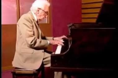 21 de Abril de 1914.
Nace Carlos García.

Carlos Juan Pedro García Echeverry nace en Capilla del Señor Buenos Aires el 21 de abril de 1914 y muere en Buenos Aires el 4 de agosto de 2006, ​ fue un pianista, director, compositor y arreglista argentino.