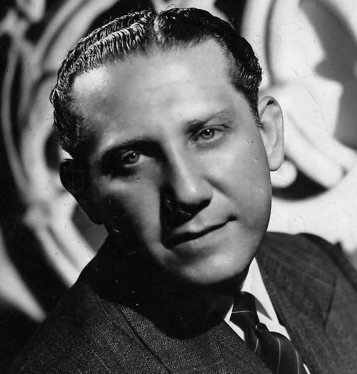 Raúl Kaplún (1910-90). Violinista, compositor y director de orquesta. Este porteño nacido en un inquilinato de Balvaneda, hijo de inmigrantes judíos de Besaravia, fue uno de músicos que dieron esplendor en los años 40 al tango.