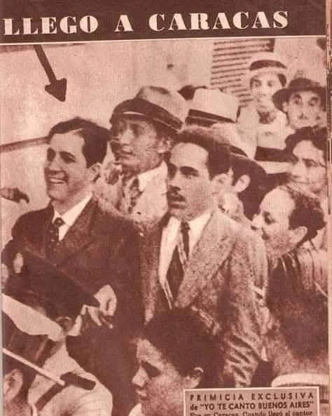 Gardel era un nochero absoluto. Un hombre cuyo ritmo estaba más sintonizado con las horas de bb oscuridad que con las del día.
ULISES PETIT DE MURAT