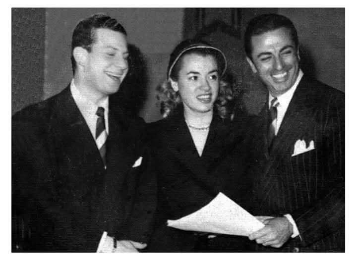 Mariano Mores · Juan Carlos Thorry — MARIANO MORES, OLGA ZUBARRY y JUAN CARLOS THORRY
antes de una emisión radial