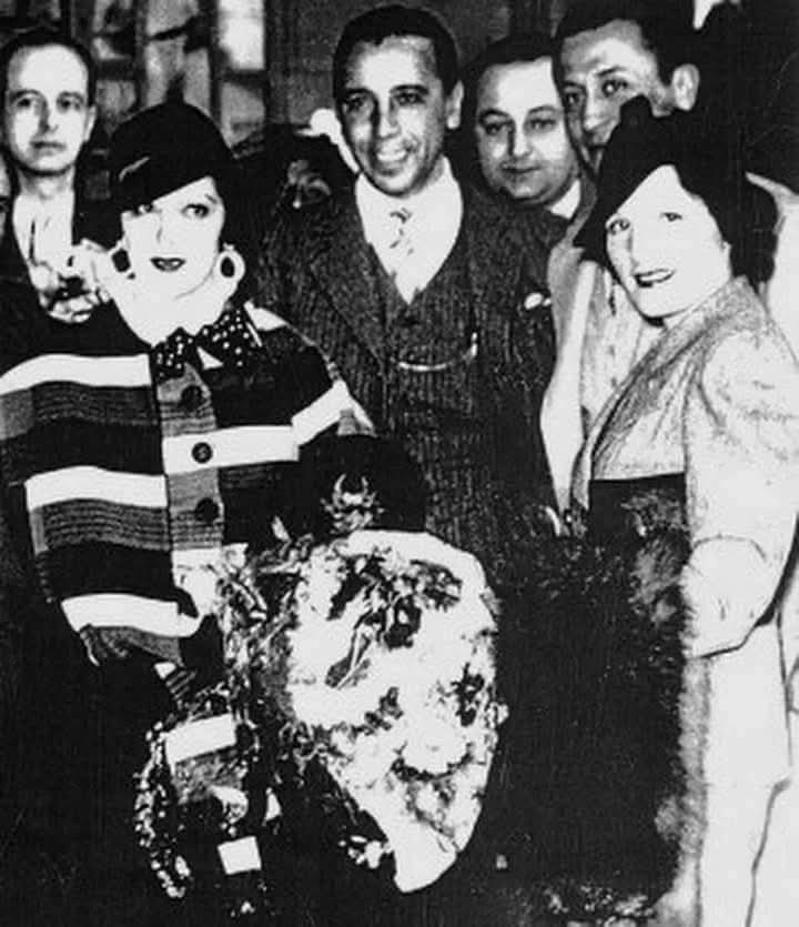 Homero Manzi · Osvaldo Fresedo · Libertad Lamarque · Charlo — En la imagen vemos a finales de los años 30 desde la izquierda, a: Raquel Meller, Osvaldo Fresedo, Homero Manzi, Charlo y Libertad Lamarque.