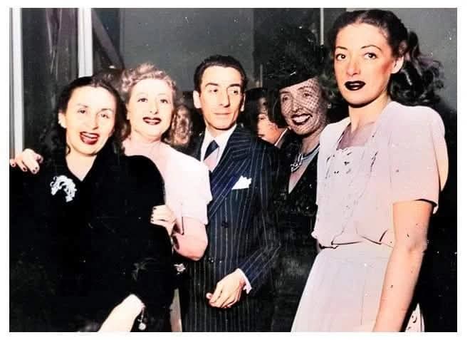 Enrique Santos Discépolo · Tita Merello · Tania · Sofía Bozán — TITA MERELLO, TANIA, ENRIQUE SANTOS DISCEPOLO, SOFIA BOZAN y AIDA OLIVIER
en un estreno (1948)