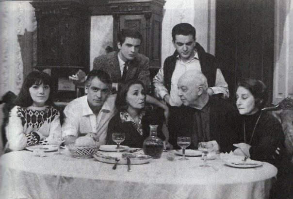 Tita Merello · María José Demare — 1964 canal 11:
Tita Merello, Oscar Ferrigno, Norberto Suárez, Antonio De grazia, Lalo Hartich, Blanca Lagrota y la mas pequeña María José Demare.
Gran aporte fotográfico de la gran María José Demare